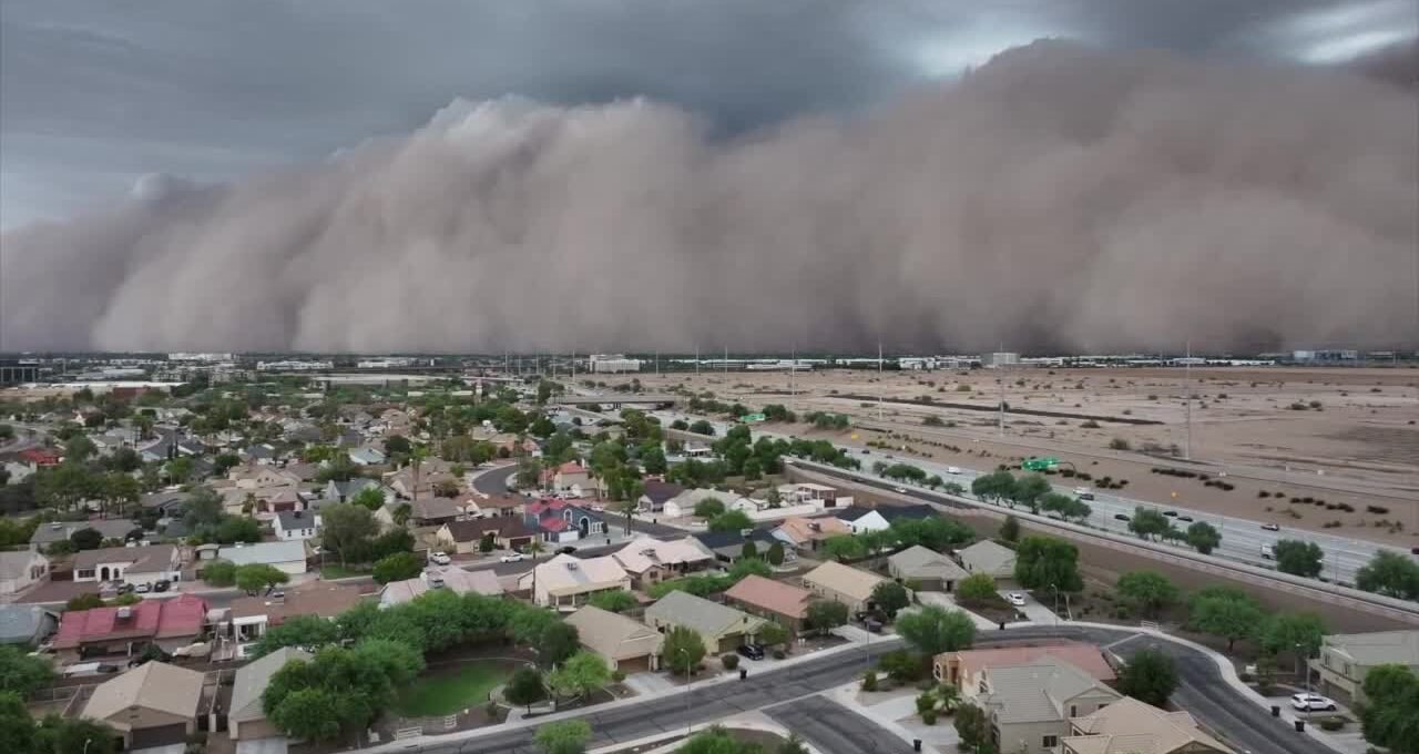massive dust storm moving toward the Valley