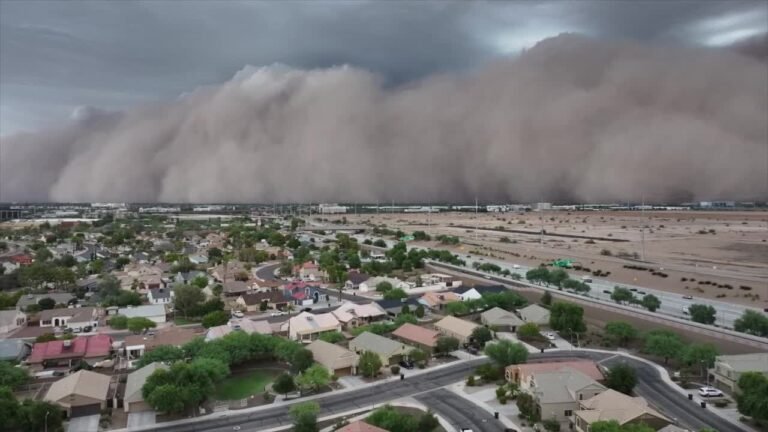 massive dust storm moving toward the Valley